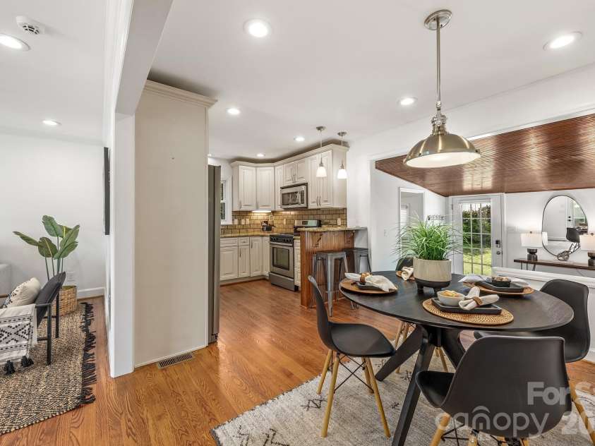 3600 Litchfield Road, Charlotte, NC 28211.  MLS# CAR4401318, YatesRealty ID 37926. 