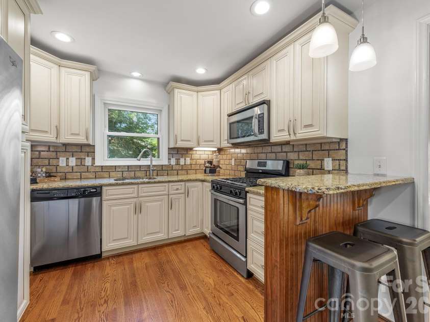 3600 Litchfield Road, Charlotte, NC 28211.  MLS# CAR4401318, YatesRealty ID 37926. 