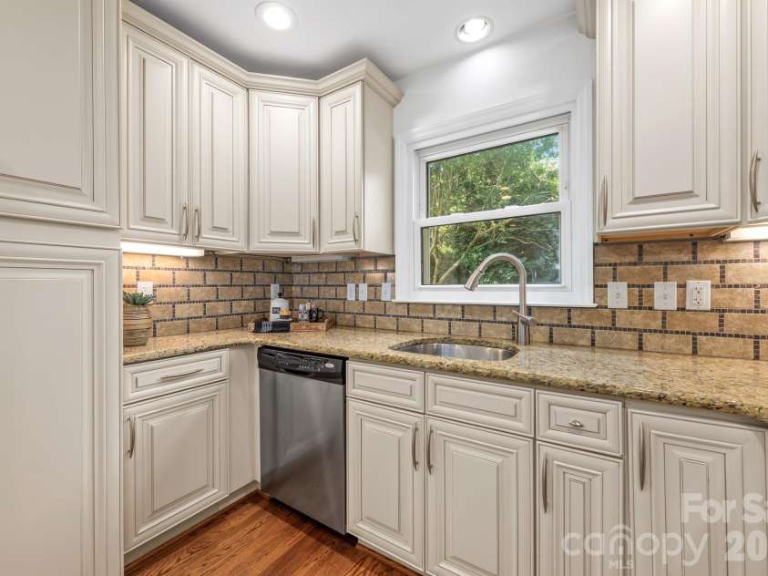 3600 Litchfield Road, Charlotte, NC 28211.  MLS# CAR4401318, YatesRealty ID 37926. 