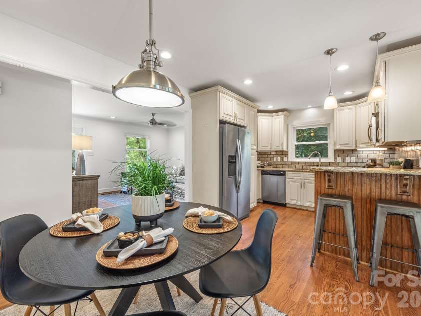 3600 Litchfield Road, Charlotte, NC 28211.  MLS# CAR4401318, YatesRealty ID 37926. 