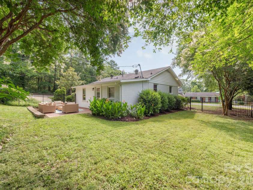 3600 Litchfield Road, Charlotte, NC 28211.  MLS# CAR4401318, YatesRealty ID 37926. 