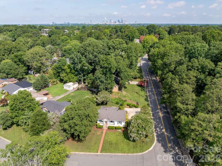 3600 Litchfield Road, Charlotte, NC 28211.  MLS# CAR4401318, YatesRealty ID 37926. 