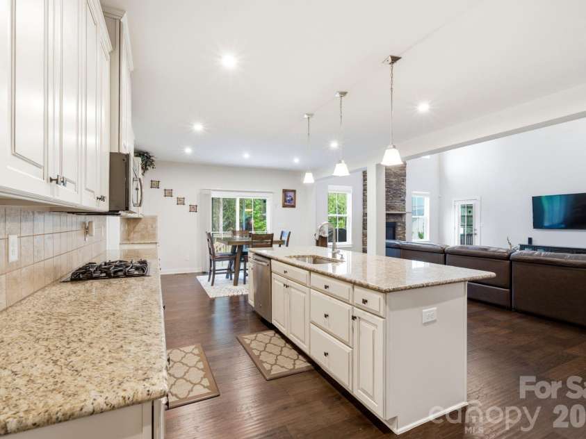 4383 Deerpark Court, Harrisburg, NC 28075.  MLS# CAR4401797, YatesRealty ID 37927. Kitchen