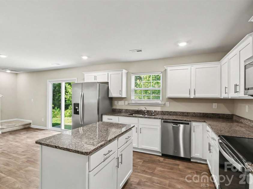 310 Kingsford Drive, Stanley, NC 28164.  MLS# CAR4400766, YatesRealty ID 37928. Kitchen