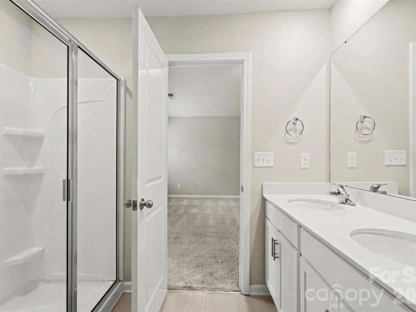 310 Kingsford Drive, Stanley, NC 28164.  MLS# CAR4400766, YatesRealty ID 37928. Large primary bathroom