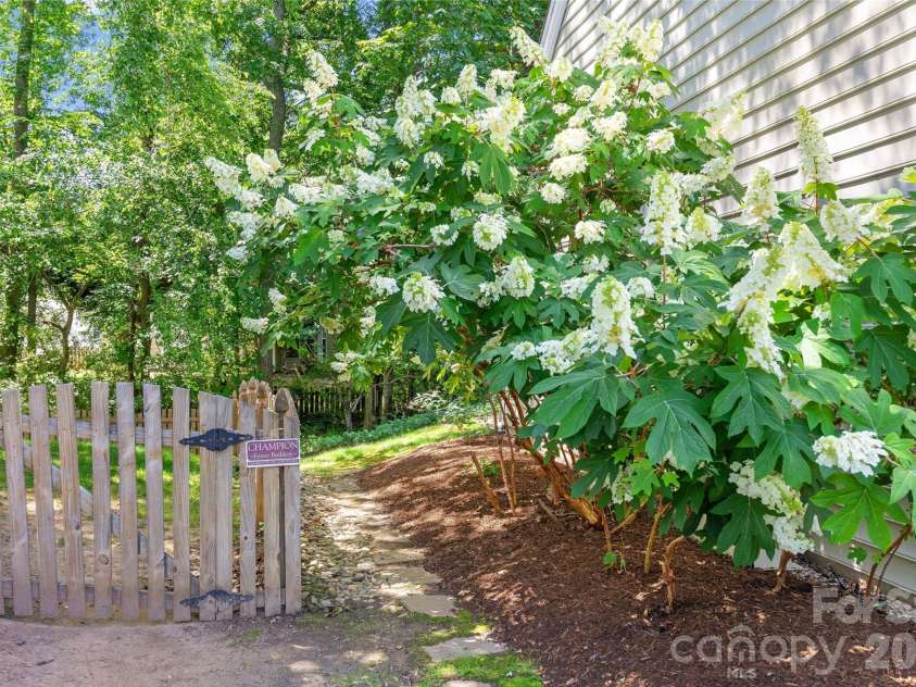12036 Humboldt Drive, Charlotte, NC 28277.  MLS# CAR4400878, YatesRealty ID 37929. 