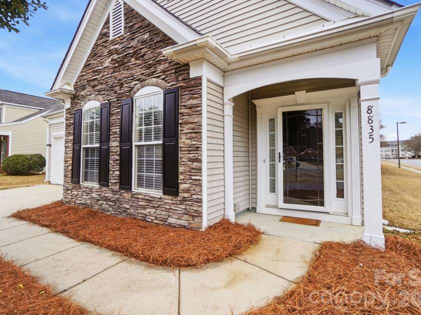 8835 Kestral Ridge Drive, Charlotte, NC 28269.  MLS# CAR4353164, YatesRealty ID 3793. 