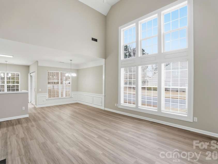 8835 Kestral Ridge Drive, Charlotte, NC 28269.  MLS# CAR4353164, YatesRealty ID 3793. 