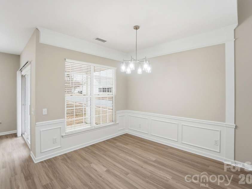 8835 Kestral Ridge Drive, Charlotte, NC 28269.  MLS# CAR4353164, YatesRealty ID 3793. 