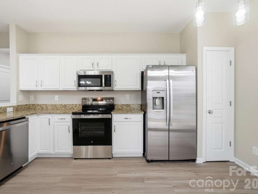 8835 Kestral Ridge Drive, Charlotte, NC 28269.  MLS# CAR4353164, YatesRealty ID 3793. 