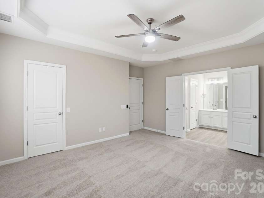 8835 Kestral Ridge Drive, Charlotte, NC 28269.  MLS# CAR4353164, YatesRealty ID 3793. 