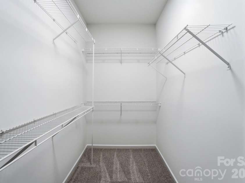8835 Kestral Ridge Drive, Charlotte, NC 28269.  MLS# CAR4353164, YatesRealty ID 3793. 