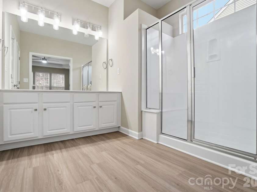 8835 Kestral Ridge Drive, Charlotte, NC 28269.  MLS# CAR4353164, YatesRealty ID 3793. 
