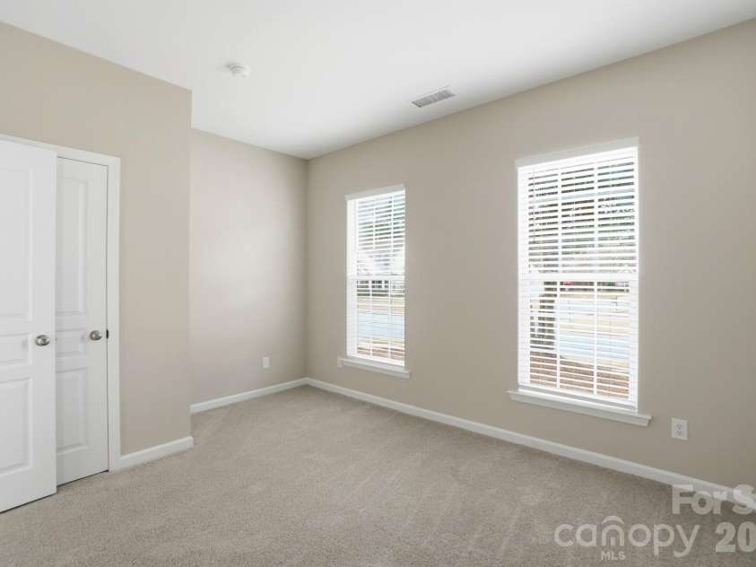 8835 Kestral Ridge Drive, Charlotte, NC 28269.  MLS# CAR4353164, YatesRealty ID 3793. 