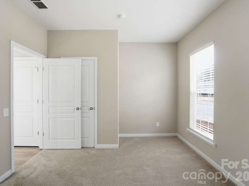 8835 Kestral Ridge Drive, Charlotte, NC 28269.  MLS# CAR4353164, YatesRealty ID 3793. 