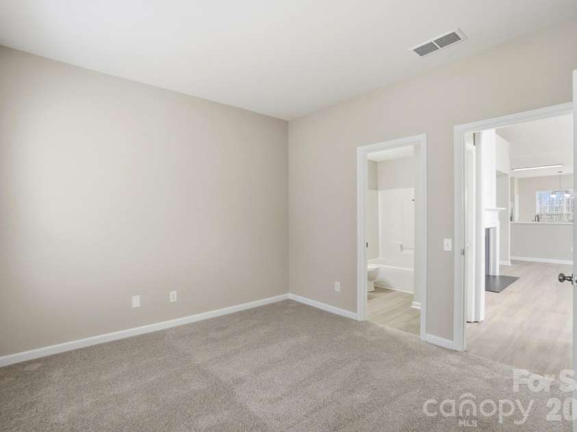 8835 Kestral Ridge Drive, Charlotte, NC 28269.  MLS# CAR4353164, YatesRealty ID 3793. 