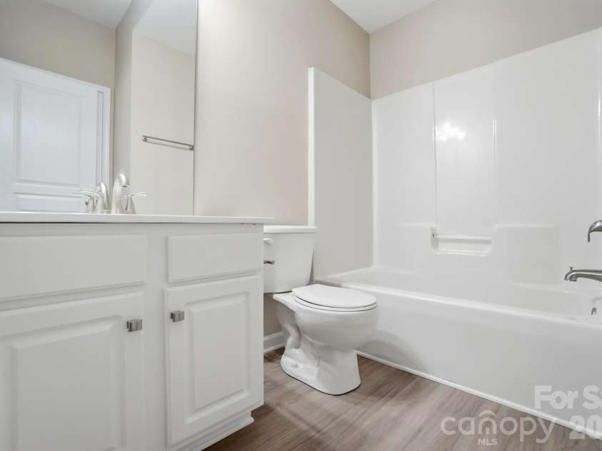 8835 Kestral Ridge Drive, Charlotte, NC 28269.  MLS# CAR4353164, YatesRealty ID 3793. 