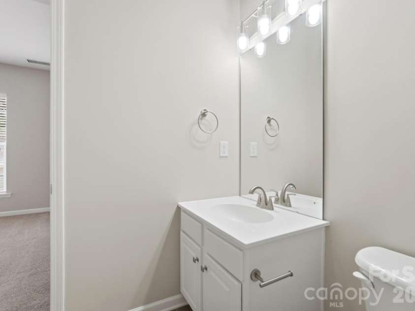 8835 Kestral Ridge Drive, Charlotte, NC 28269.  MLS# CAR4353164, YatesRealty ID 3793. 