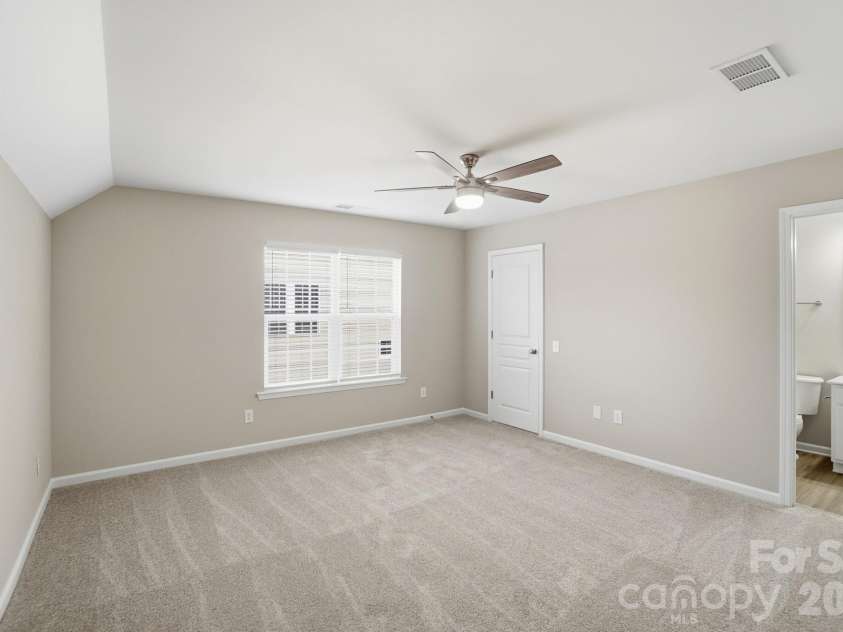 8835 Kestral Ridge Drive, Charlotte, NC 28269.  MLS# CAR4353164, YatesRealty ID 3793. 