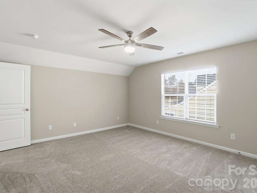 8835 Kestral Ridge Drive, Charlotte, NC 28269.  MLS# CAR4353164, YatesRealty ID 3793. 