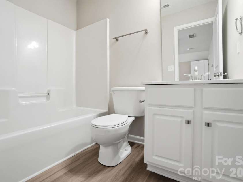 8835 Kestral Ridge Drive, Charlotte, NC 28269.  MLS# CAR4353164, YatesRealty ID 3793. 