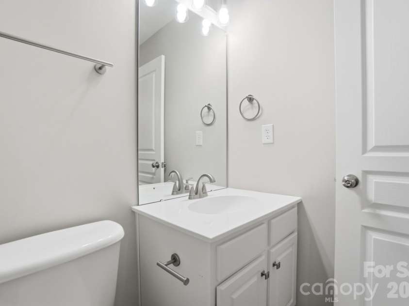 8835 Kestral Ridge Drive, Charlotte, NC 28269.  MLS# CAR4353164, YatesRealty ID 3793. 
