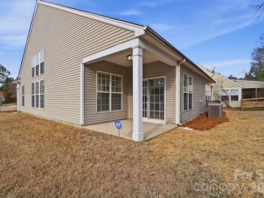 8835 Kestral Ridge Drive, Charlotte, NC 28269.  MLS# CAR4353164, YatesRealty ID 3793. 