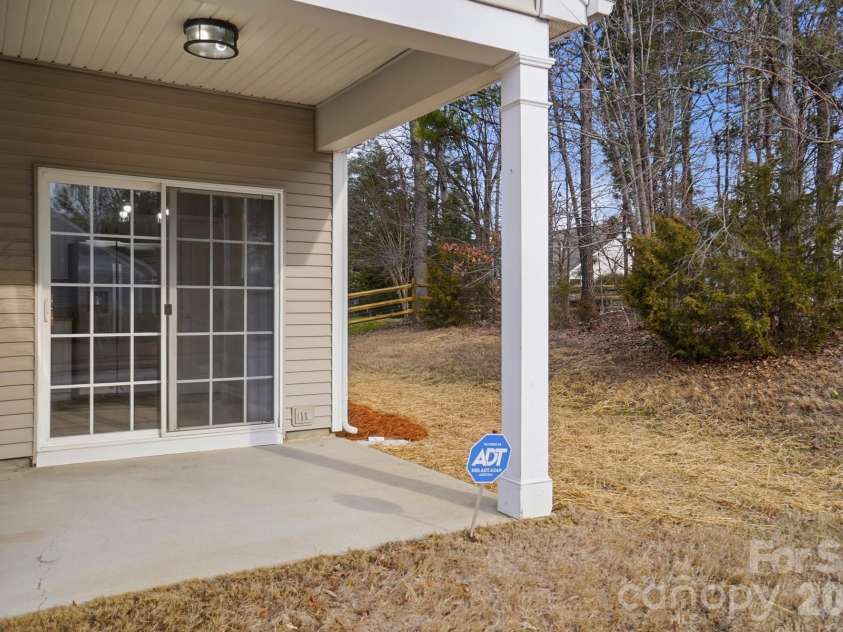 8835 Kestral Ridge Drive, Charlotte, NC 28269.  MLS# CAR4353164, YatesRealty ID 3793. 