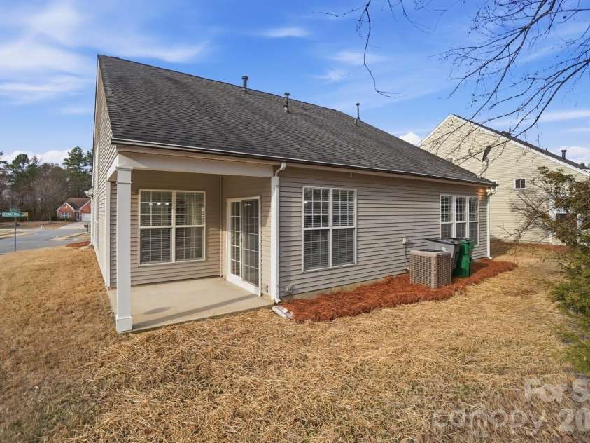 8835 Kestral Ridge Drive, Charlotte, NC 28269.  MLS# CAR4353164, YatesRealty ID 3793. 