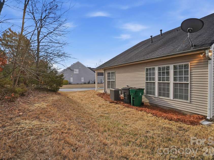 8835 Kestral Ridge Drive, Charlotte, NC 28269.  MLS# CAR4353164, YatesRealty ID 3793. 