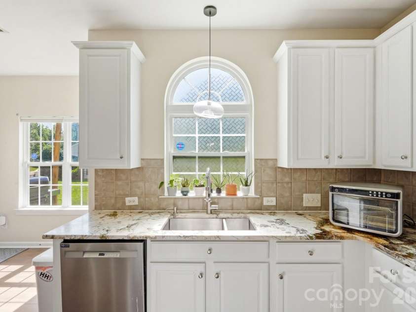 6226 Castlecove Road, Charlotte, NC 28278.  MLS# CAR4405001, YatesRealty ID 37930. 