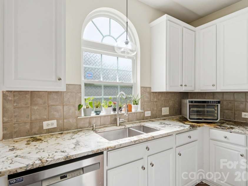 6226 Castlecove Road, Charlotte, NC 28278.  MLS# CAR4405001, YatesRealty ID 37930. 