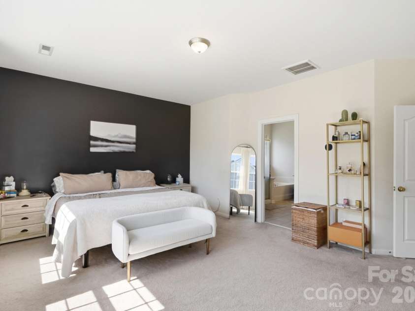 6226 Castlecove Road, Charlotte, NC 28278.  MLS# CAR4405001, YatesRealty ID 37930. 