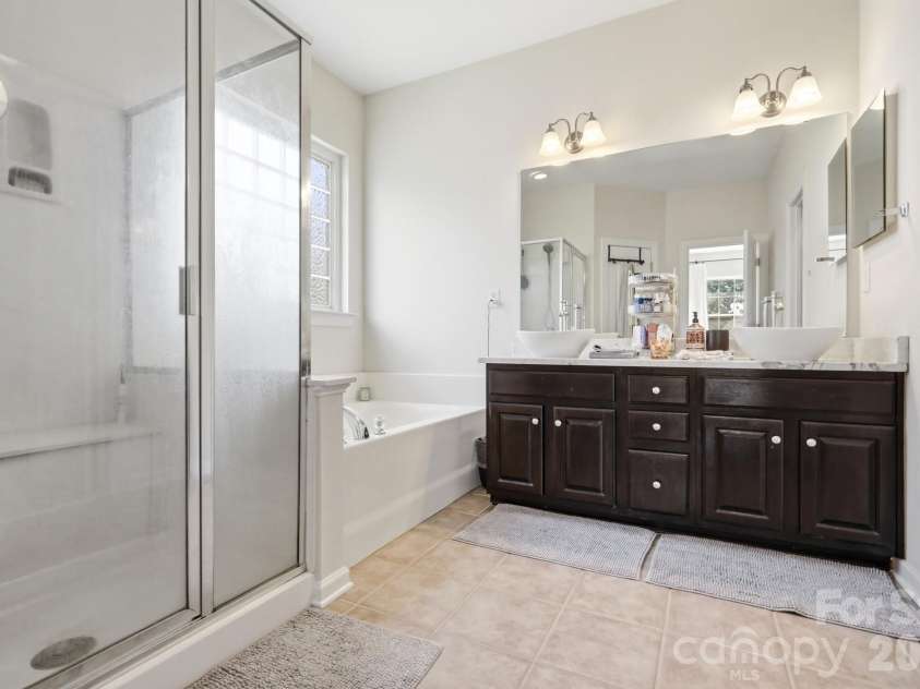 6226 Castlecove Road, Charlotte, NC 28278.  MLS# CAR4405001, YatesRealty ID 37930. 