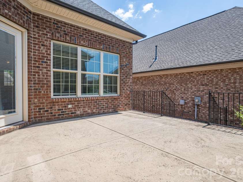 5247 Courtyard Lane, Belmont, NC 28012.  MLS# CAR4404937, YatesRealty ID 37931. 