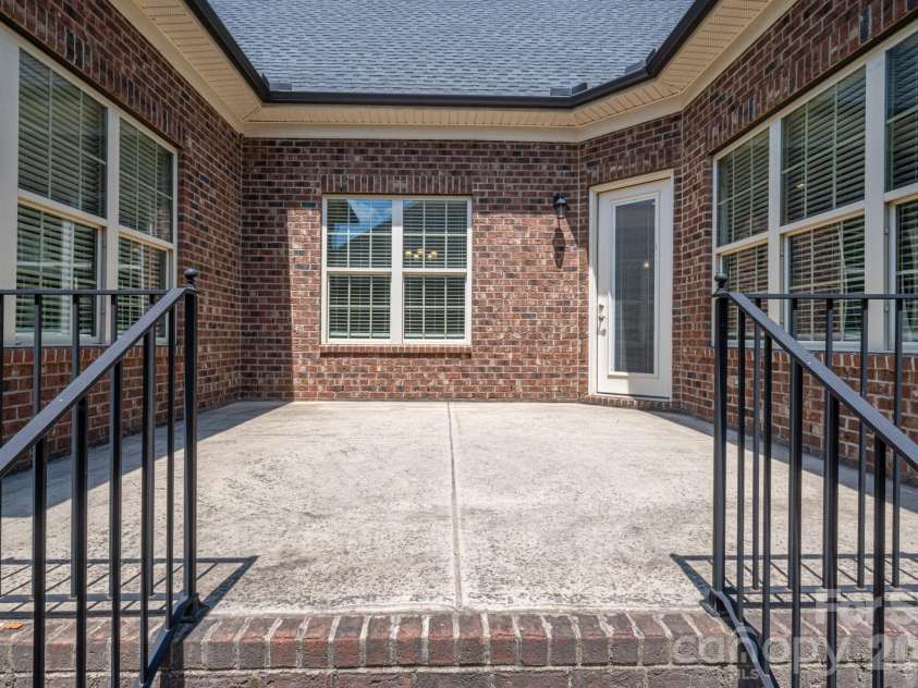 5247 Courtyard Lane, Belmont, NC 28012.  MLS# CAR4404937, YatesRealty ID 37931. 
