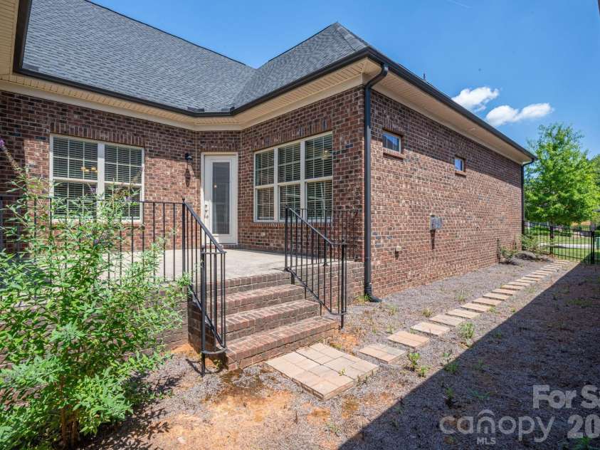 5247 Courtyard Lane, Belmont, NC 28012.  MLS# CAR4404937, YatesRealty ID 37931. 