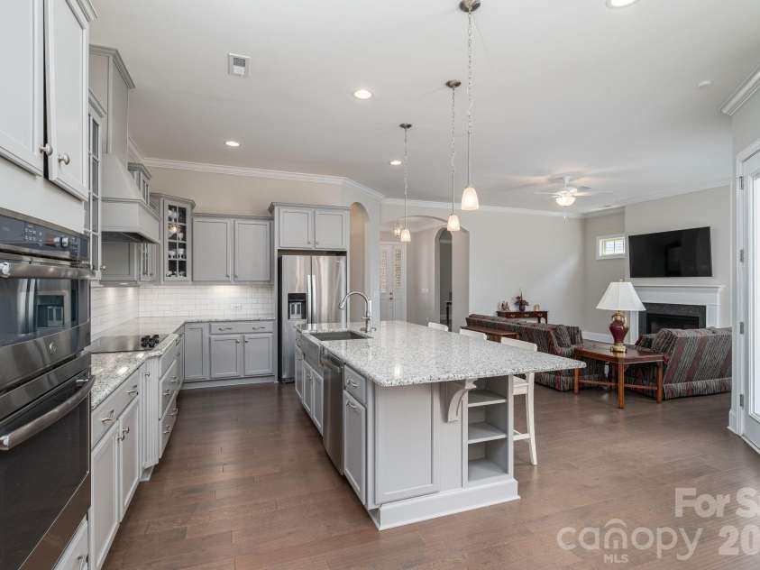 5247 Courtyard Lane, Belmont, NC 28012.  MLS# CAR4404937, YatesRealty ID 37931. Gorgeous Kitchen.
