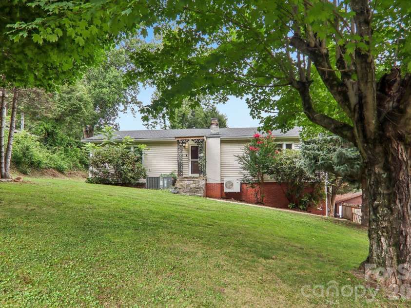 131 & 135 Boyd Avenue, Waynesville, NC 28786.  MLS# CAR4405344, YatesRealty ID 37934. 