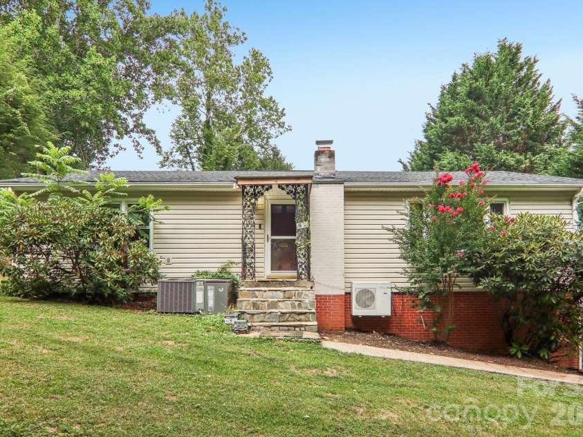 131 & 135 Boyd Avenue, Waynesville, NC 28786.  MLS# CAR4405344, YatesRealty ID 37934. 