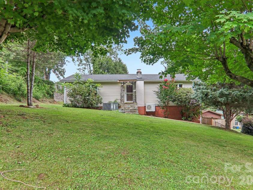 131 & 135 Boyd Avenue, Waynesville, NC 28786.  MLS# CAR4405344, YatesRealty ID 37934. 