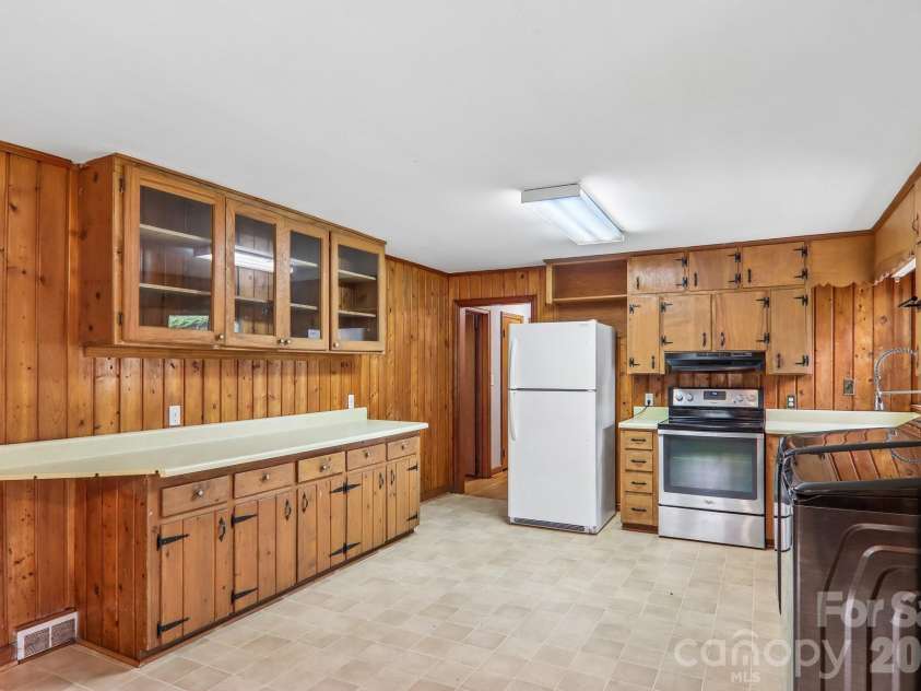 131 & 135 Boyd Avenue, Waynesville, NC 28786.  MLS# CAR4405344, YatesRealty ID 37934. 