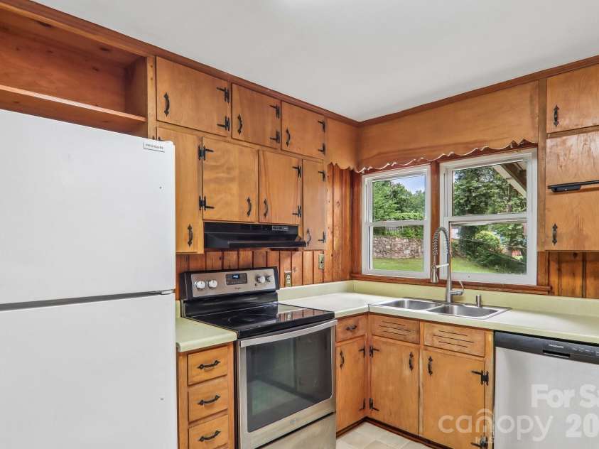 131 & 135 Boyd Avenue, Waynesville, NC 28786.  MLS# CAR4405344, YatesRealty ID 37934. 