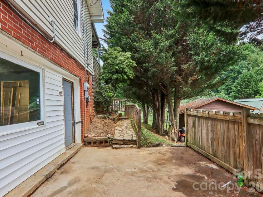 131 & 135 Boyd Avenue, Waynesville, NC 28786.  MLS# CAR4405344, YatesRealty ID 37934. 