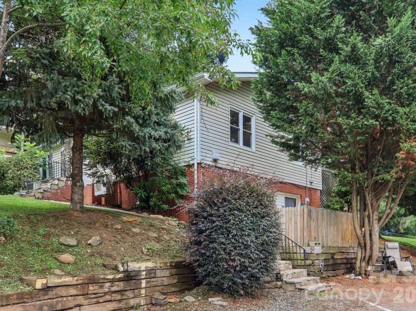 131 & 135 Boyd Avenue, Waynesville, NC 28786.  MLS# CAR4405344, YatesRealty ID 37934. 