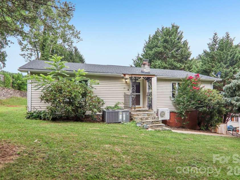 131 & 135 Boyd Avenue, Waynesville, NC 28786.  MLS# CAR4405344, YatesRealty ID 37934. 