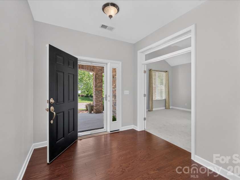 1030 Kaiser Way, Fort Mill, SC 29715.  MLS# CAR4397966, YatesRealty ID 37936. Foyer