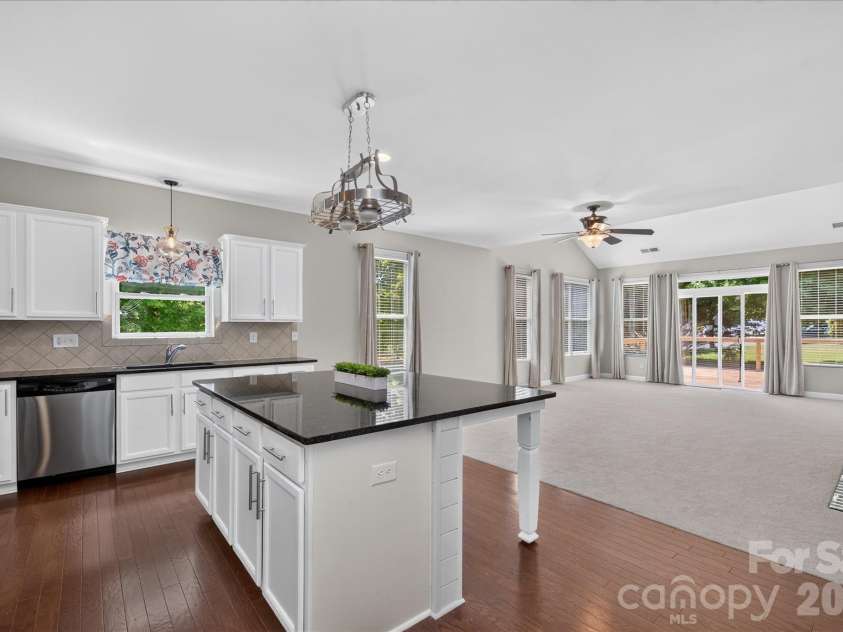1030 Kaiser Way, Fort Mill, SC 29715.  MLS# CAR4397966, YatesRealty ID 37936. Kitchen