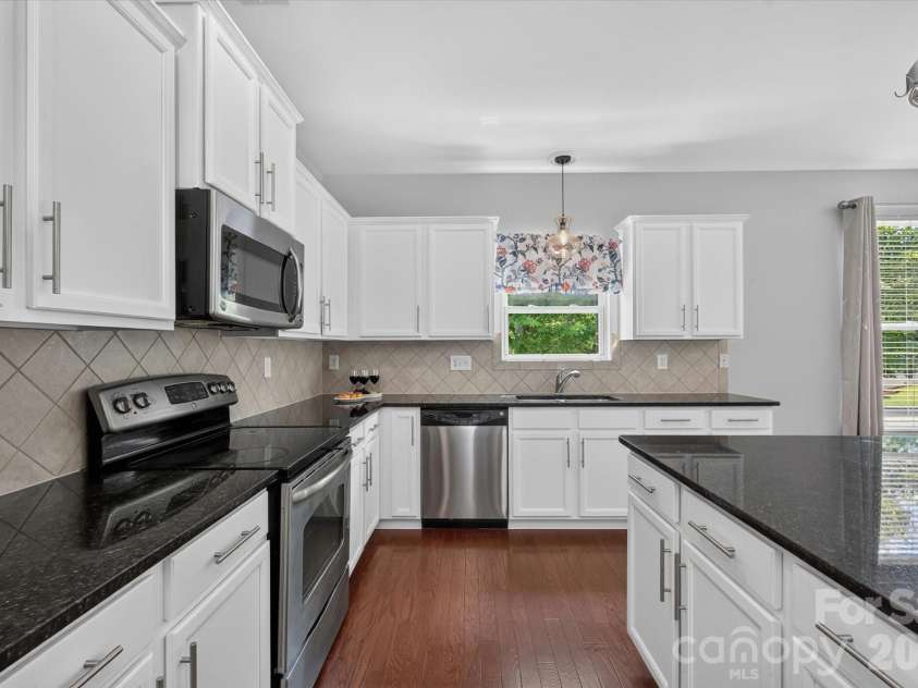 1030 Kaiser Way, Fort Mill, SC 29715.  MLS# CAR4397966, YatesRealty ID 37936. Kitchen