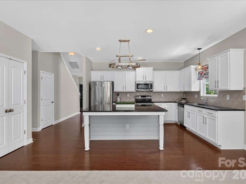 1030 Kaiser Way, Fort Mill, SC 29715.  MLS# CAR4397966, YatesRealty ID 37936. Kitchen
